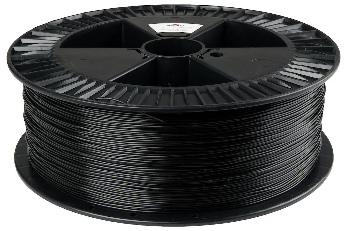 Eine Spule schwarzes 3D-Druckerfilament, von der Seite gesehen, mit fest gewickeltem Filament, bereit für 3D-Druckprojekte.