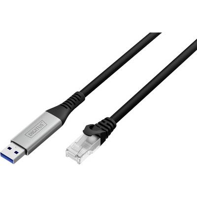 Ein schwarzes USB-zu-Ethernet-Adapterkabel mit einem USB-Anschluss an einem Ende und einem Ethernet-Stecker am anderen Ende, vor einem weißen Hintergrund.