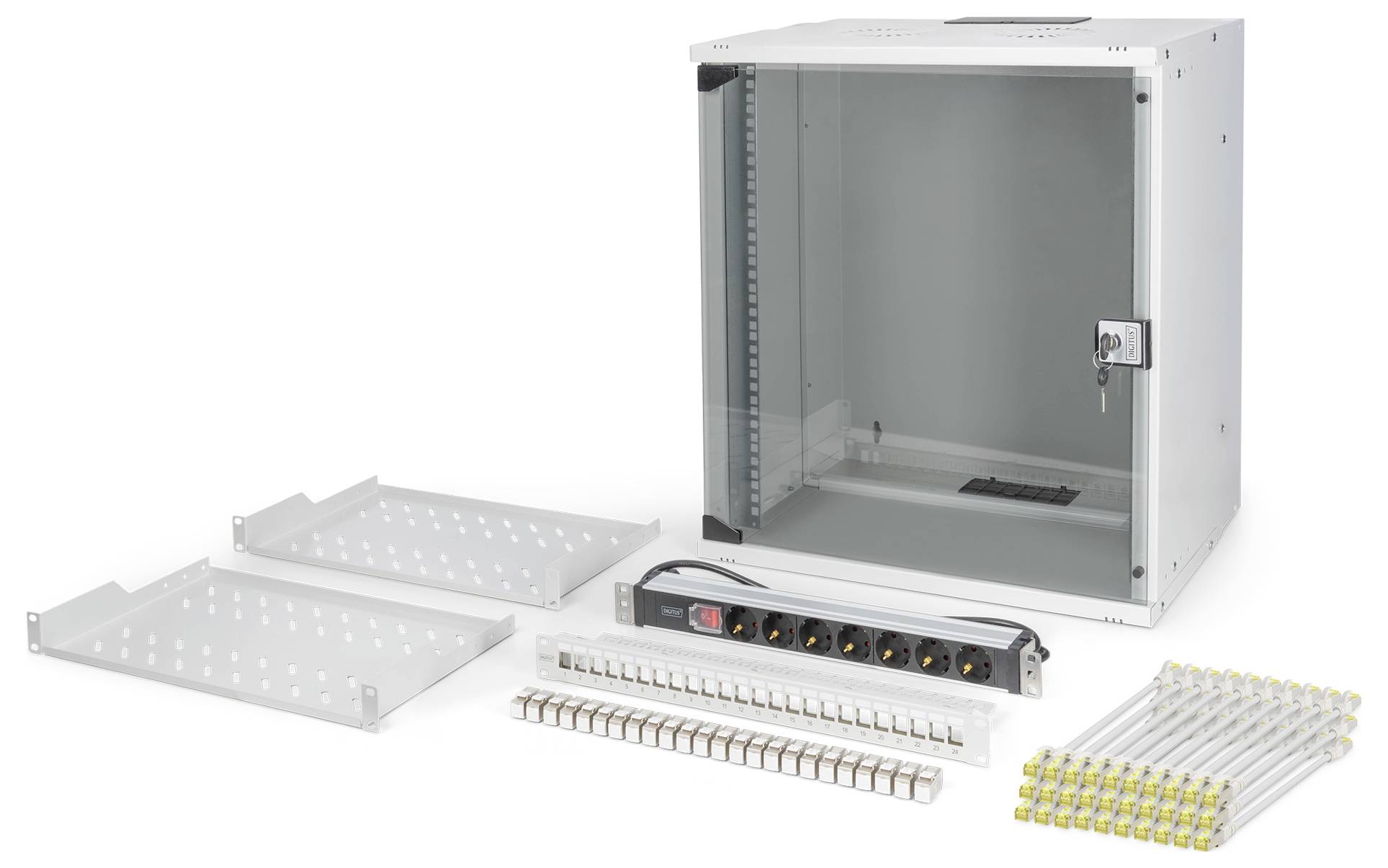 Netzwerk-Rack-Schrank-Set: Beinhaltet einen abschließbaren Schrank, Steckdosenleiste, zwei belüftete Ablagen, Kabelmanagement-Panel und Befestigungsmaterial.