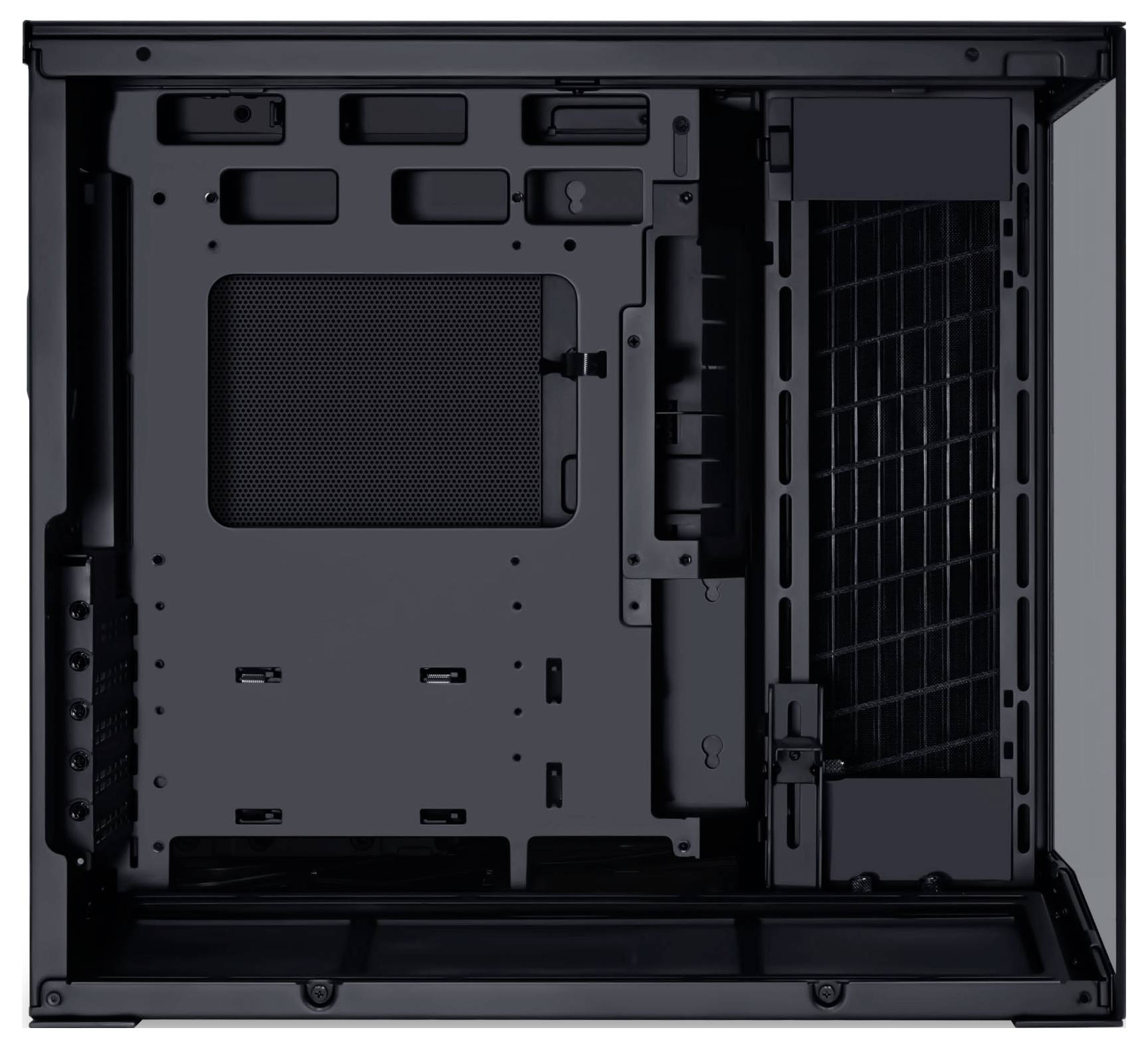 Seitenansicht eines leeren schwarzen Computergehäuses von innen, die Montageöffnungen, Kabelverwaltungslöcher und Belüftungsbereiche zeigt, die sich für DIY-Builds eignen.