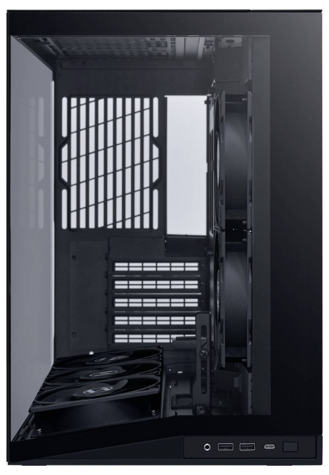 Ein schlankes, leeres Computergehäuse mit sichtbaren internen Fächern, Lüfterbefestigungen an der Seitenwand und Front-IO-Anschlüssen für USB und Audio.