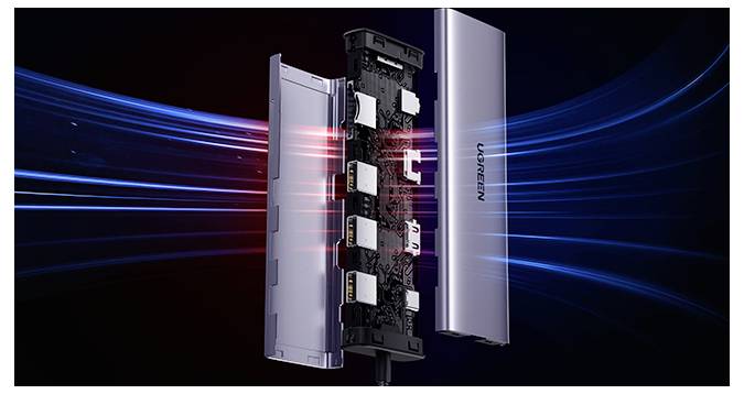 Eine Explosionszeichnung eines tragbaren elektronischen Geräts, die die interne Schaltung und Komponenten zeigt, mit einem metallfarbenen Gehäuse, das mit 'UGREEN' beschriftet ist.
