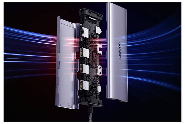 Eine elektronische Gerät der Marke 'UGREEN' mit freiliegendem Schaltkreis, umgeben von blauen und roten Lichtspuren, die einen Hochgeschwindigkeits-Datentransfer andeuten.