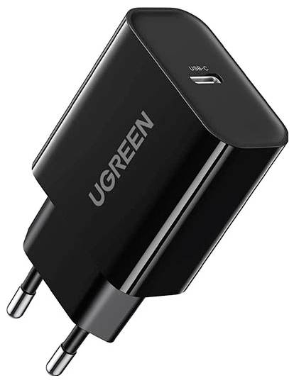 Ein schwarzer UGREEN USB-C Wandladegerät mit zwei Stiften, konzipiert für das schnelle Aufladen elektronischer Geräte.