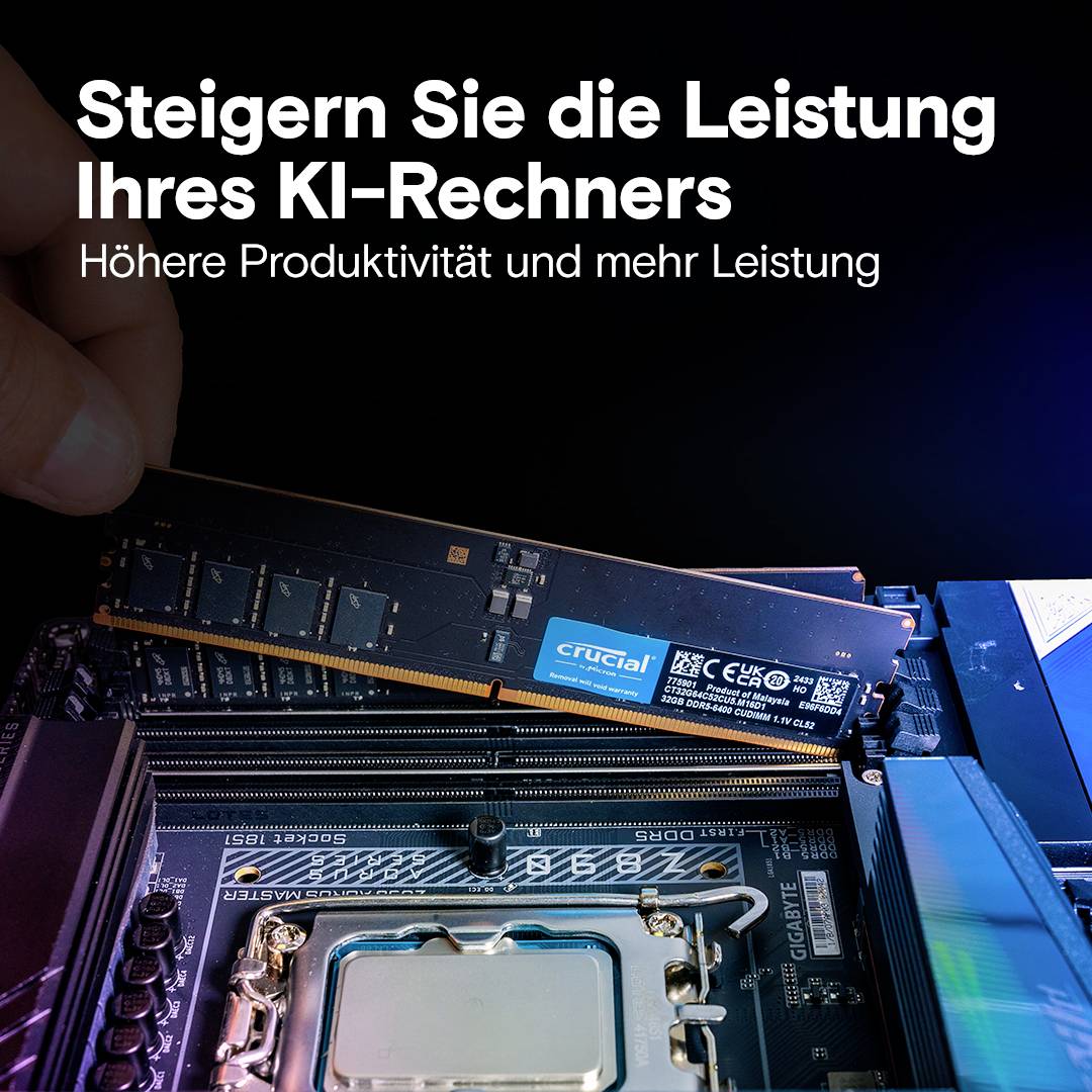 'Crucial' RAM-Modul wird in einen PC eingebaut. Text: 'Steigern Sie die Leistung Ihres PC-Rechners. Höhere Produktivität und mehr Leistung.'