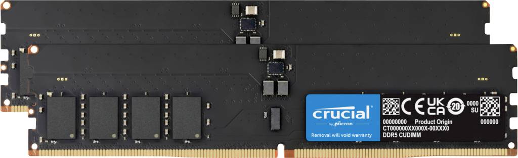Zwei Riegel Crucial DDR5-Arbeitsspeicher, jeweils mit 32 GB beschriftet, nebeneinander gelegt.