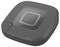 Ein Foto eines quadratischen, schwarzen drahtlosen Ladegeräts mit einem dezenten Lichtindikator an der Ecke, der den Ladestatus andeutet.