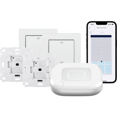 Smart-Home-System mit Wandschaltern, einer Steuerungszentrale und einem Smartphone-Bildschirm, der Jalousien bei '66%' anzeigt, zur Steuerung der Hausautomation.