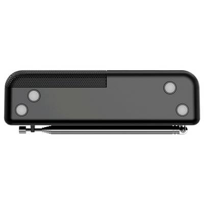 Eine schwarze Webcam mit einem netzartigen Design auf der linken Seite und einem zylindrischen Gehäuse, ausgestattet mit vier kreisförmigen Linsen und einem faltbaren Ständer darunter.