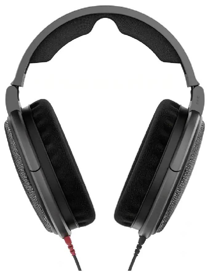 Schwarze Over-Ear-Kopfhörer mit gepolsterten Ohrmuscheln und kabelgebundener Verbindung, von vorne betrachtet.