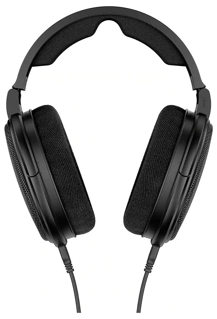 Schwarze Over-Ear-Kopfhörer mit gepolsterten Ohrmuscheln und Kopfbügel, von vorne gegen einen weißen Hintergrund dargestellt.