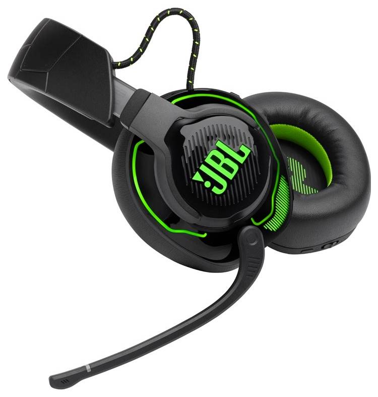 Ein schwarzer Over-Ear-Gaming-Headset mit Mikrofon und grünen Akzenten, mit dem grünen JBL-Logo auf der Ohrmuschel.