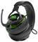 Schwarzer Gaming-Headset mit grünen LED-Akzenten und abnehmbarem Mikrofon, das das Markenlogo auf der Ohrmuschel präsentiert. Dicke gepolsterte Kopfbügel und Ohrpolster.
