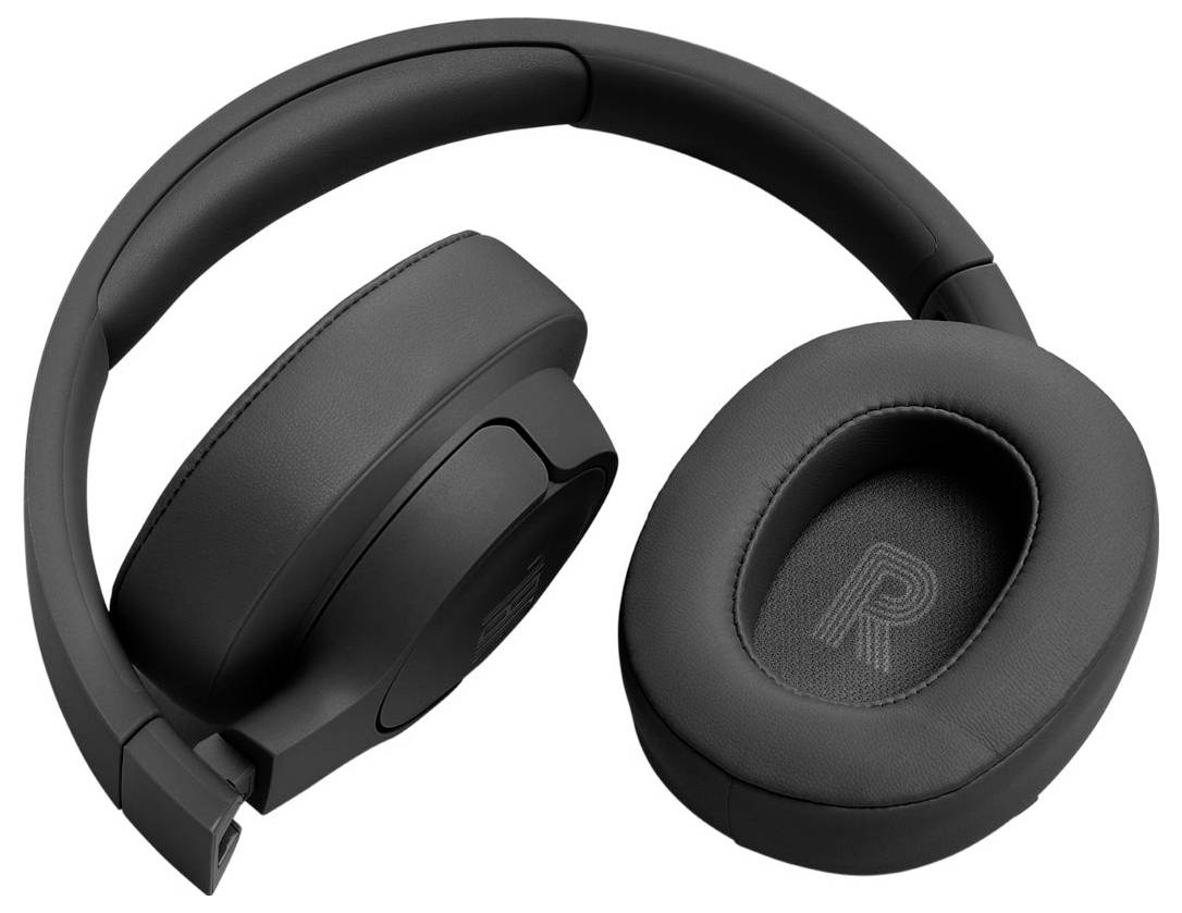 Schwarze Over-Ear-Kopfhörer mit gepolsterten Ohrmuscheln, von einem Winkel aus betrachtet, der die rechte Ohrmuschel mit einem „R" zeigt.