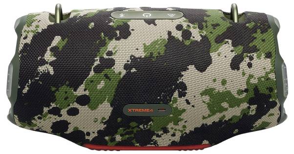 Ein tragbarer Bluetooth-Lautsprecher mit Tarndesign, ausgestattet mit Bedienungstasten auf der Oberseite und der Aufschrift "Xtreme 4".
