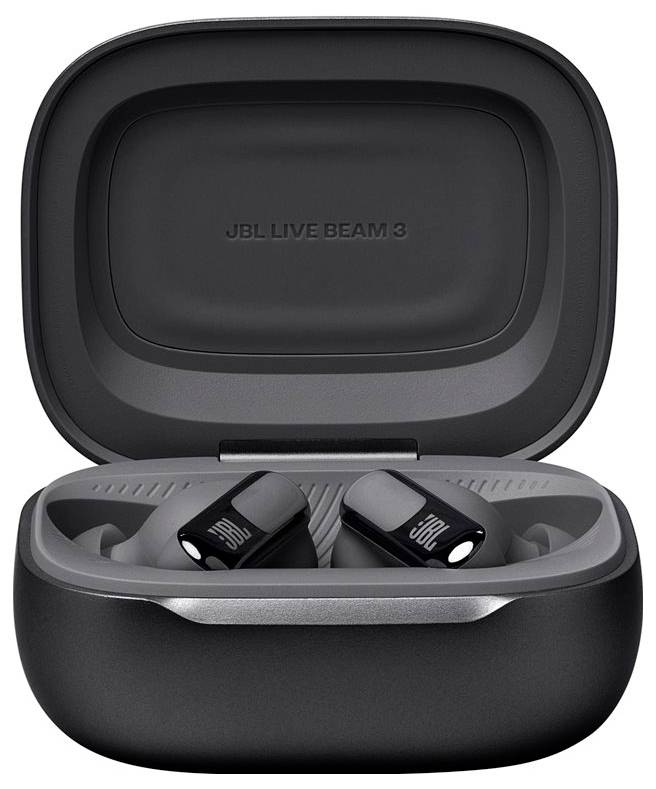 Ein Paar schwarze kabellose Ohrhörer in einer geöffneten Ladeschachtel, auf der das JBL-Logo zu sehen ist.