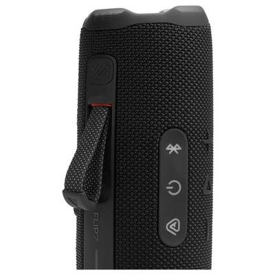 Ein zylindrischer schwarzer Bluetooth-Lautsprecher mit strukturiertem Stoff, Bedienungstasten und einem Trageriemen.