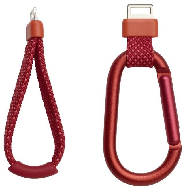 Ein rotes geflochtenes Handgelenkband und ein roter Karabiner-Schlüsselanhänger mit einem Ladeanschluss an der Spitze.