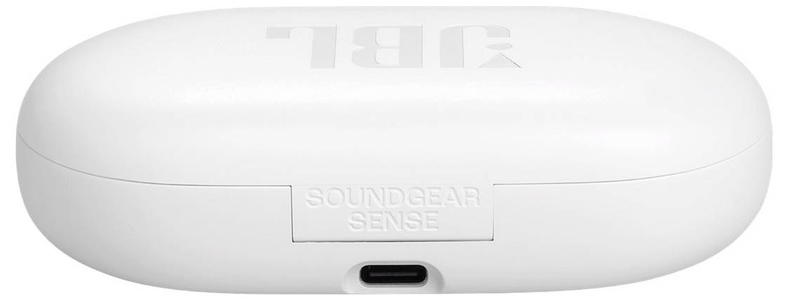Weißes JBL Soundgear Sense Ohrhörer-Ladeetui, geschlossen mit sichtbarem USB-C-Anschluss an der Vorderseite.