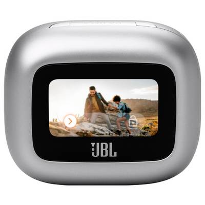 JBL-Lautsprecher mit einem Frontbildschirm, der ein Bild von zwei Menschen zeigt, die in einem bergigen Gebiet wandern. Der Bildschirm verfügt über ein Play-Button-Symbol.