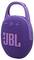 Ein lila tragbarer Lautsprecher mit strukturierter Oberfläche, integriertem Clip und dem orangefarbenen 'JBL' Logo. Zu den Funktionen gehören Wiedergabe- und Lautstärketasten.