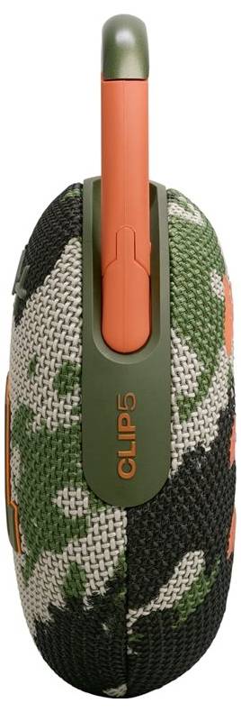 Tragbarer Lautsprecher mit Tarndesign, ausgestattet mit einem orangefarbenen Clip und Bedienungstasten an der Seite.