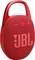 Ein roter tragbarer Bluetooth-Lautsprecher mit einem Karabiner zum Aufhängen und Bedienungstasten an der Vorderseite, versehen mit dem Logo "JBL".