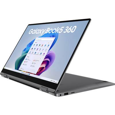 Ein grauer Laptop mit der Aufschrift "Galaxy Book3 360" im Zeltmodus zeigt den Windows-Startbildschirm mit verschiedenen App-Symbolen vor einem blauen Hintergrund.