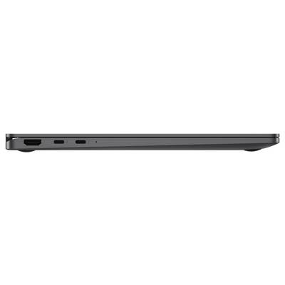 Ein geschlossener Laptop von der Seite, der Anschlüsse und ein schlankes Profil zeigt.