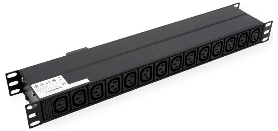 Eine schwarze horizontale Stromverteilungseinheit (PDU) mit mehreren C13-Steckdosen, die in zwei Reihen angeordnet sind und zur effizienten Stromversorgung in Serverracks verwendet wird.