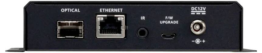 Rückansicht eines schwarzen elektronischen Geräts mit Anschlüssen: 'OPTISCH', 'ETHERNET', 'IR', für Firmware-Upgrade, und DC12V Stromanschluss.