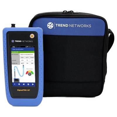 Ein tragbares SignalTEK QT-Gerät wird neben einem schwarzen und blauen Trend Networks-Transportkoffer präsentiert.