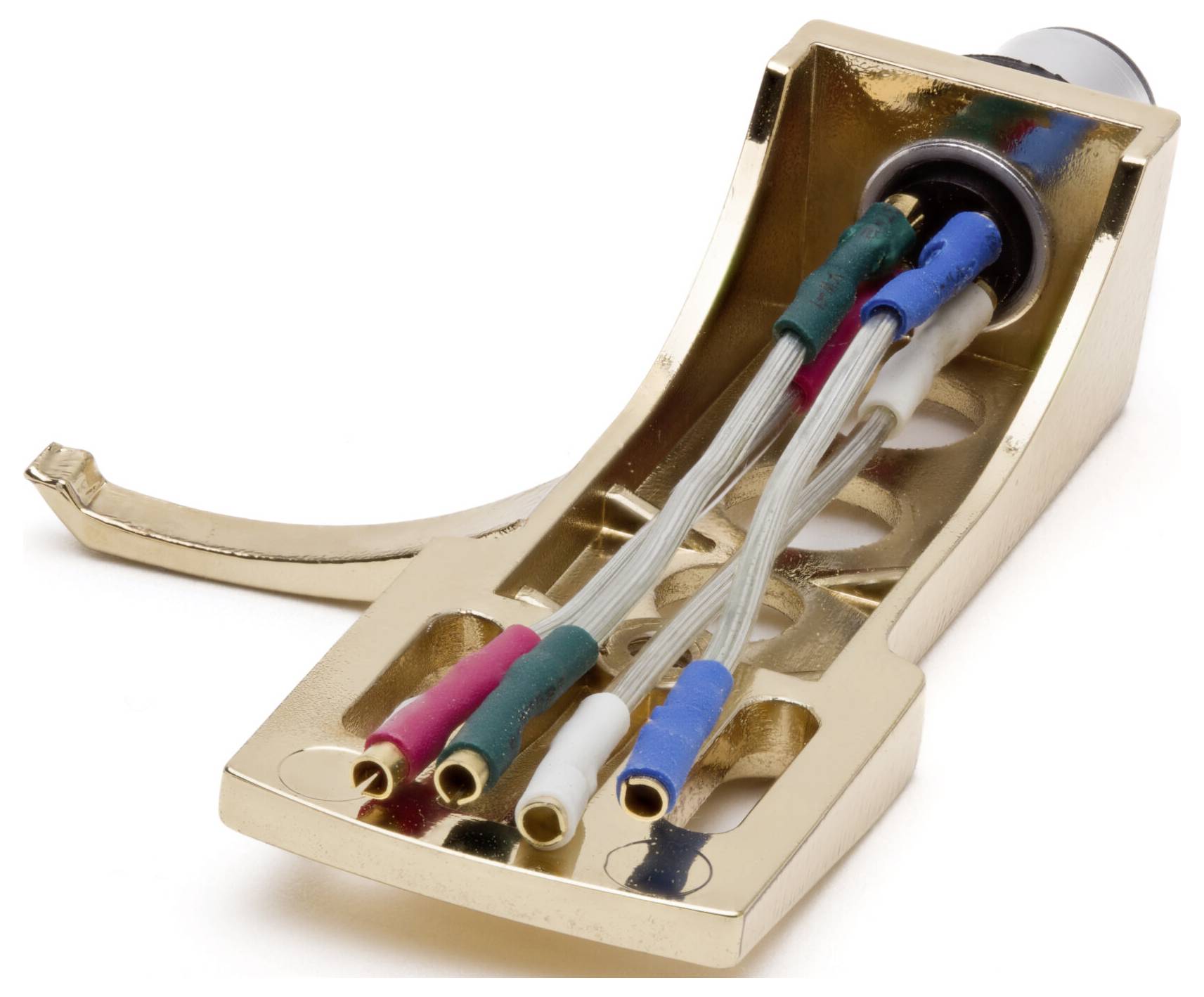 Eine goldfarbene Plattenspieler-Headshell mit freiliegenden farbigen Kabeln zum Anschluss einer Tonabnehmerkomponente in einer Audioanlage.