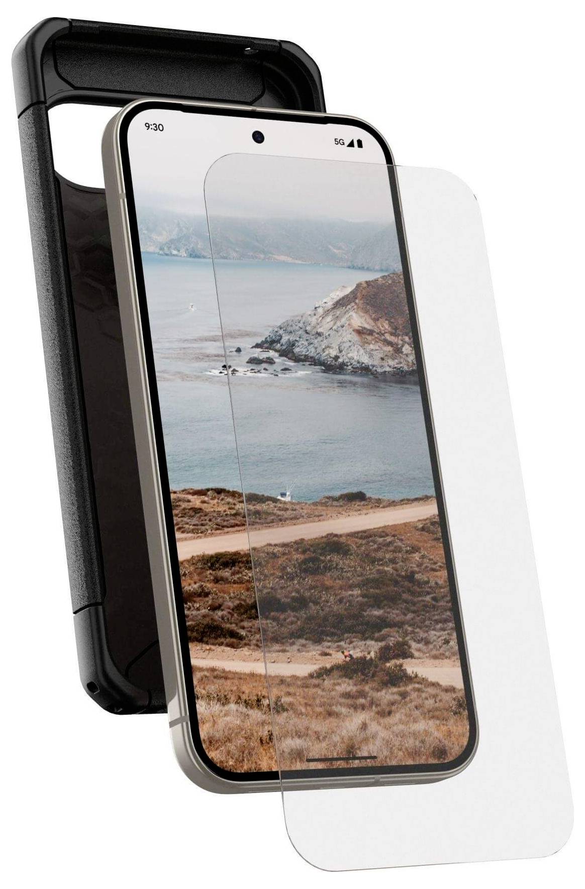 Ein Smartphone mit einem robusten Gehäuse und einer Displayschutzfolie. Das Telefon zeigt ein Landschaftsbild einer Küszenszene mit Hügeln und Wasser.