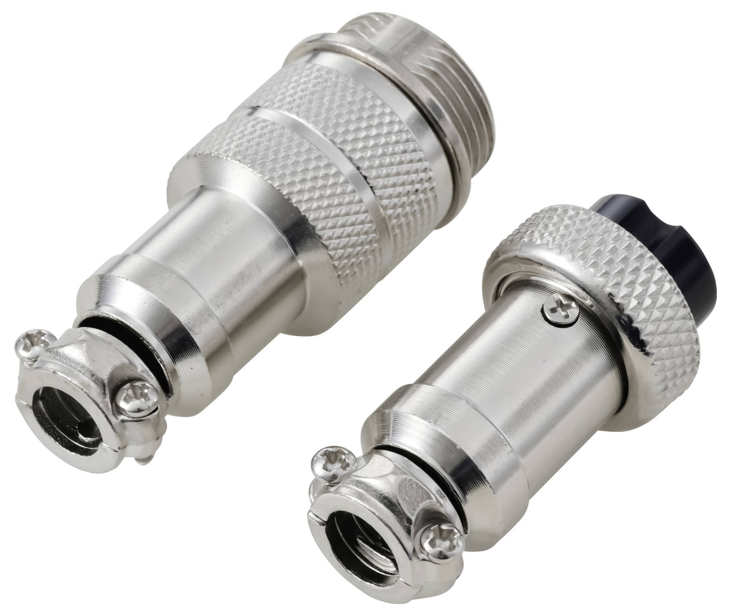 Zwei metallische Koaxialstecker, zylindrisch mit einer gerillten Griffoberfläche, nebeneinander auf einem weißen Hintergrund.