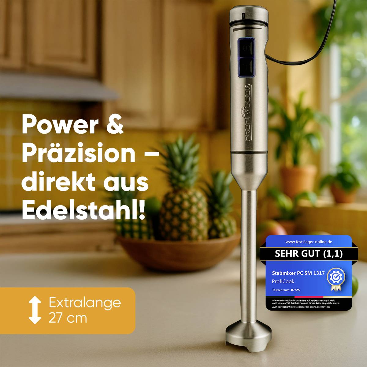 Ein Stabmixer aus Edelstahl steht auf einem Tisch vor Früchten. Text: 'Power & Präzision – direkt aus Edelstahl!'. Bewertung: 'Sehr gut (1,1)'.