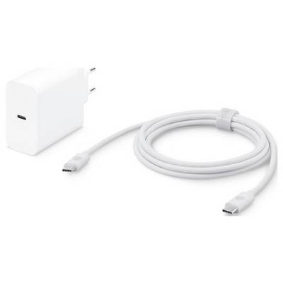Weißer USB-C-Netzteil und USB-C-Ladekabel, aufgewickelt und mit einem Klettverschluss gesichert, nebeneinander platziert.