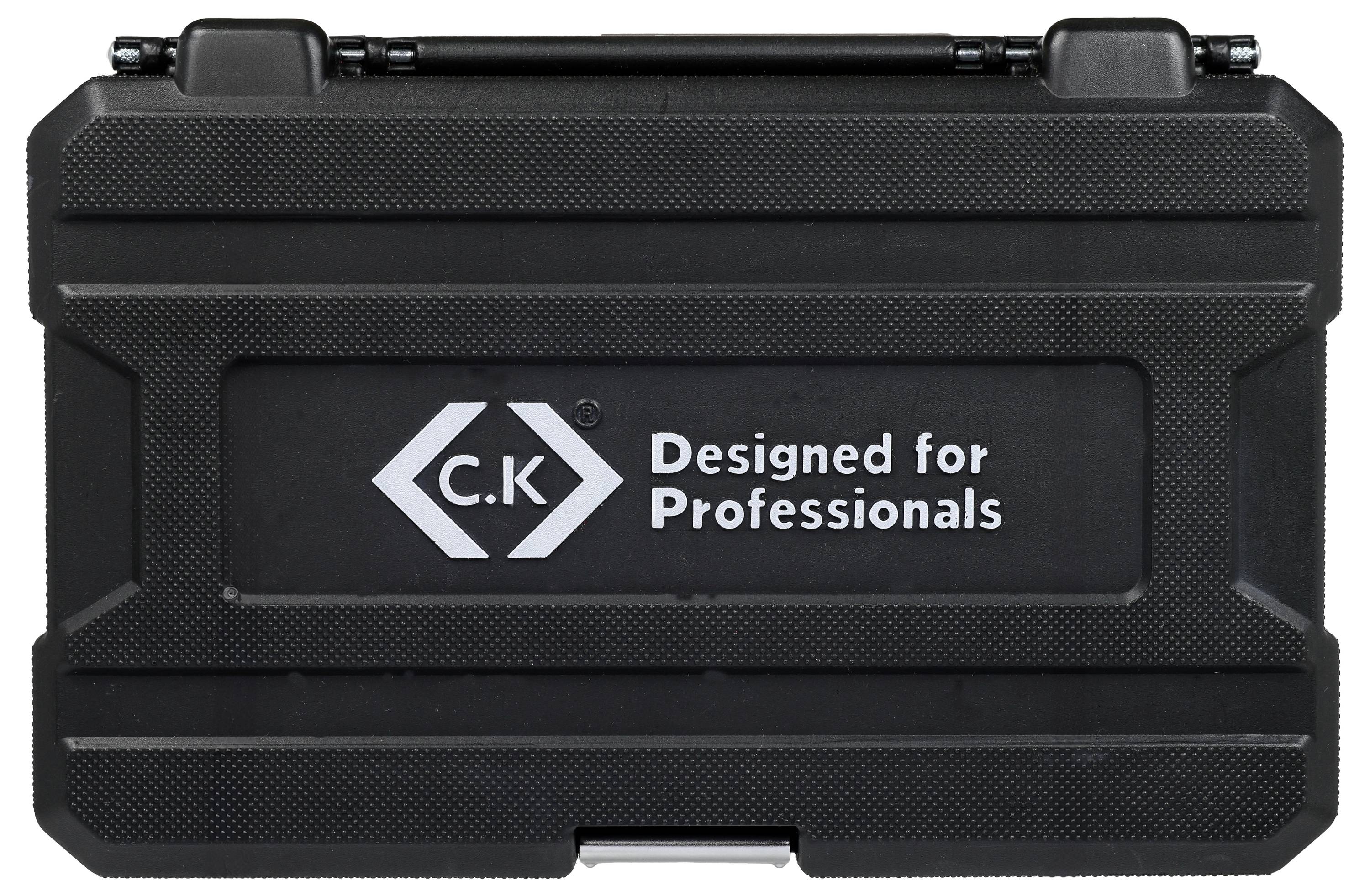Ein schwarzer rechteckiger Werkzeugkoffer mit dem Text "C.K Designed for Professionals" auf der Vorderseite, der die Marke und die beabsichtigte Benutzergruppe anzeigt.