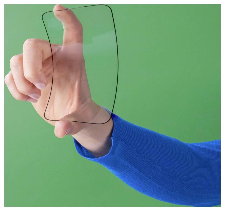 Eine Hand mit einem blauen Ärmel hält ein unsichtbares, rechteckiges Gerät vor einem grünen Hintergrund und deutet damit auf futuristische Technologie hin.