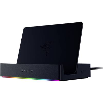 Ein schwarzer Laptop mit einem Logo steht auf einer Razer-Dockingstation, die an der Basis mit mehrfarbiger LED-Beleuchtung ausgestattet ist.