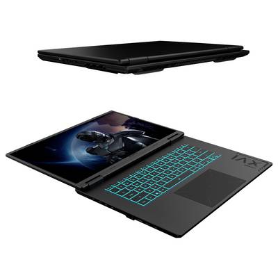 Ein Gaming-Laptop mit blau hinterleuchtetem Keyboard und Science-Fiction-Hintergrundbild auf dem Bildschirm, geöffnet in einem Winkel und von der Seite geschlossen gezeigt.