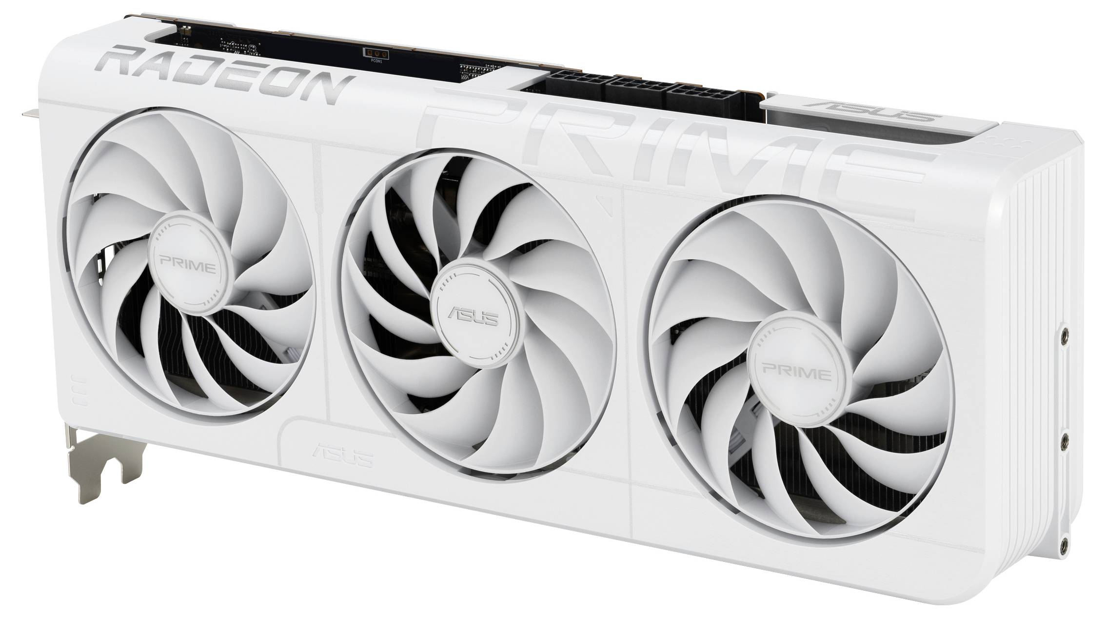 Eine weiße Grafikkarte mit drei Kühlventilatoren und dem Text "RADEON" und "PRIME" darauf.
