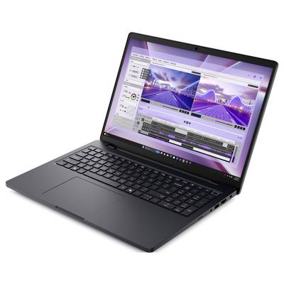 Ein schwarzer Laptop, auf dessen Bildschirm Videobearbeitungssoftware geöffnet ist, mit zwei Vorschaufenstern, die dynamische Stadtlandschaftsaufnahmen in Bearbeitung zeigen.