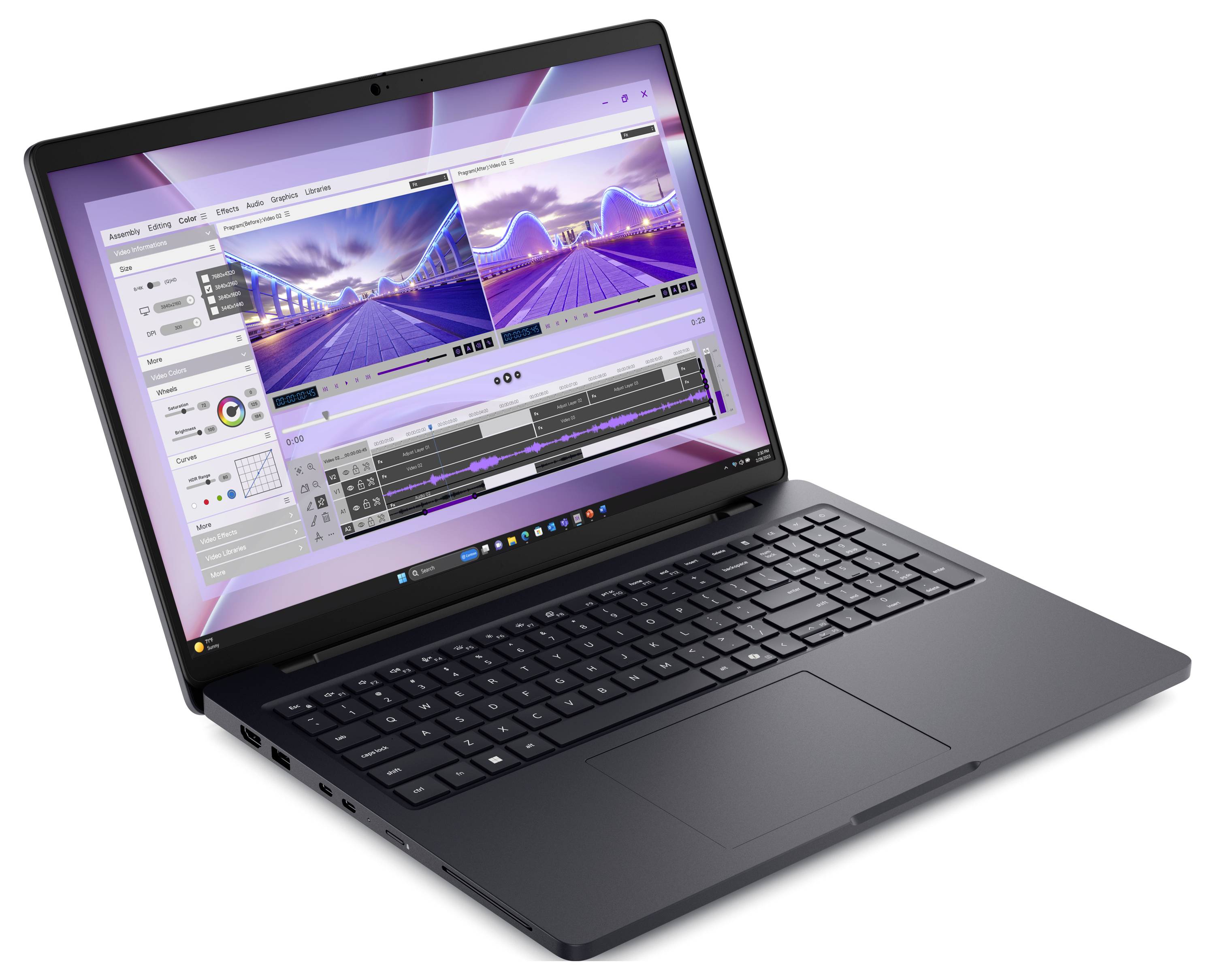 Laptop, der Videobearbeitungssoftware mit überlappender Zeitleiste und Videovorschau anzeigt, vor einem farbenfrohen lila Skyline-Hintergrund.