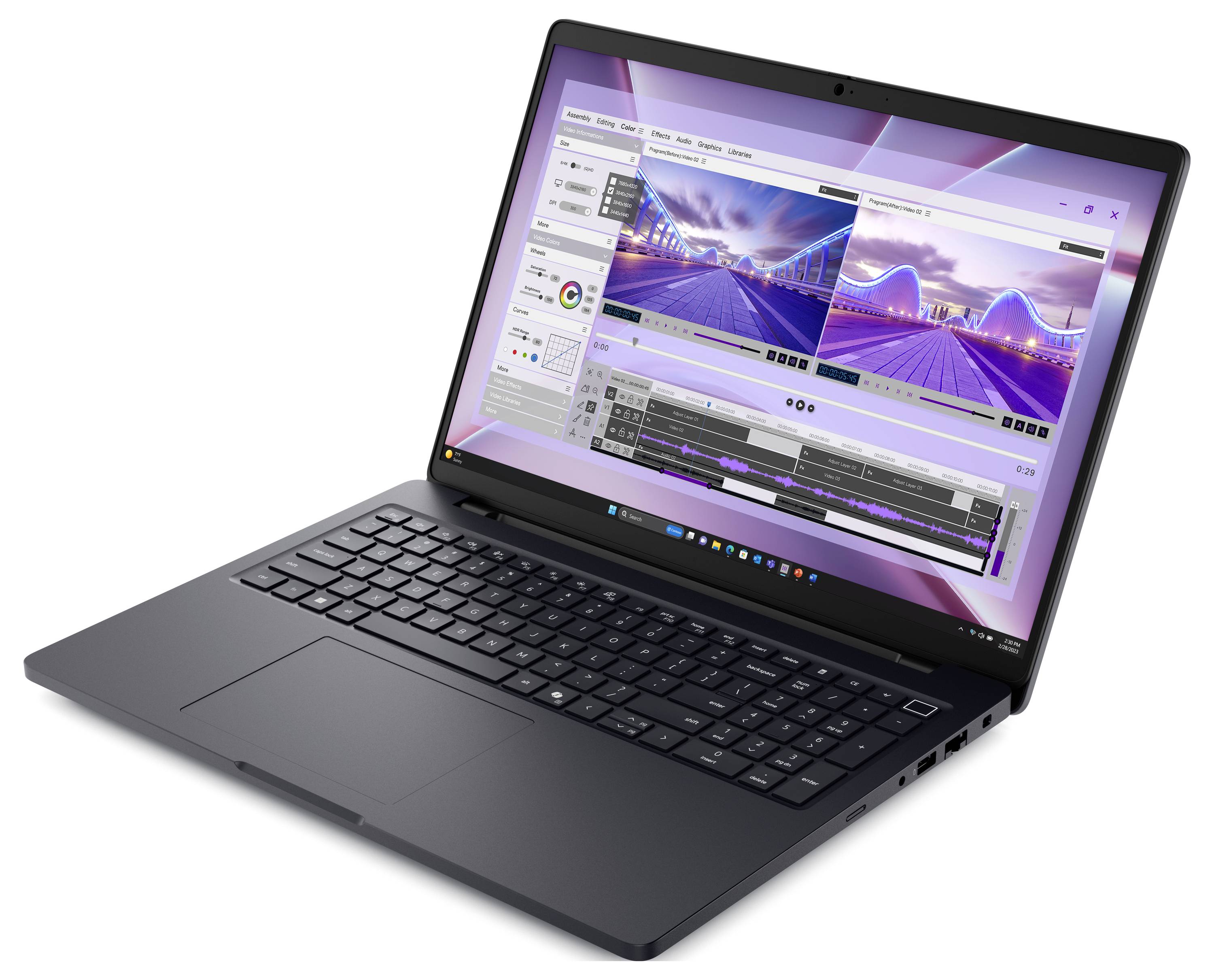 Ein schwarzer Laptop mit einer digitalen Designsoftware auf dem Bildschirm, die eine Videobearbeitungsoberfläche mit Zeitachse und Werkzeugen zeigt.