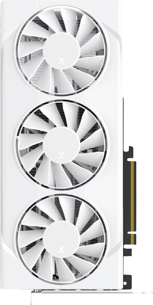 Eine weiße Grafikkarte mit drei großen Kühlventilatoren und sichtbarer goldener Anschlussleiste auf der rechten Seite.