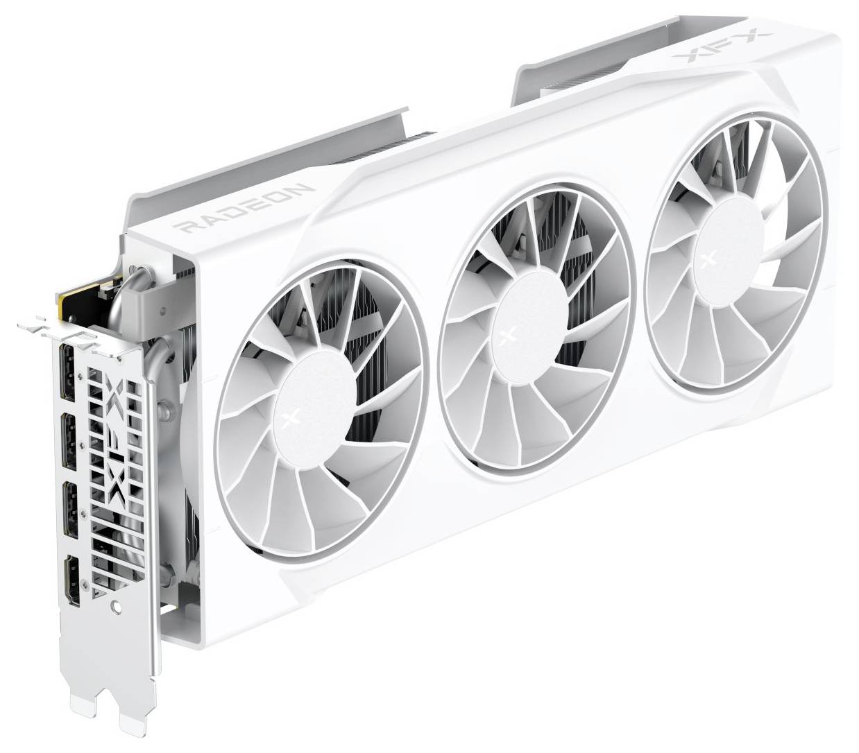 Eine weiße Grafikkarte mit drei Lüftern, beschriftet mit 'RADEON' und 'XFX', die das Belüftungsdesign und die Anschlüsse an der Seite präsentiert.
