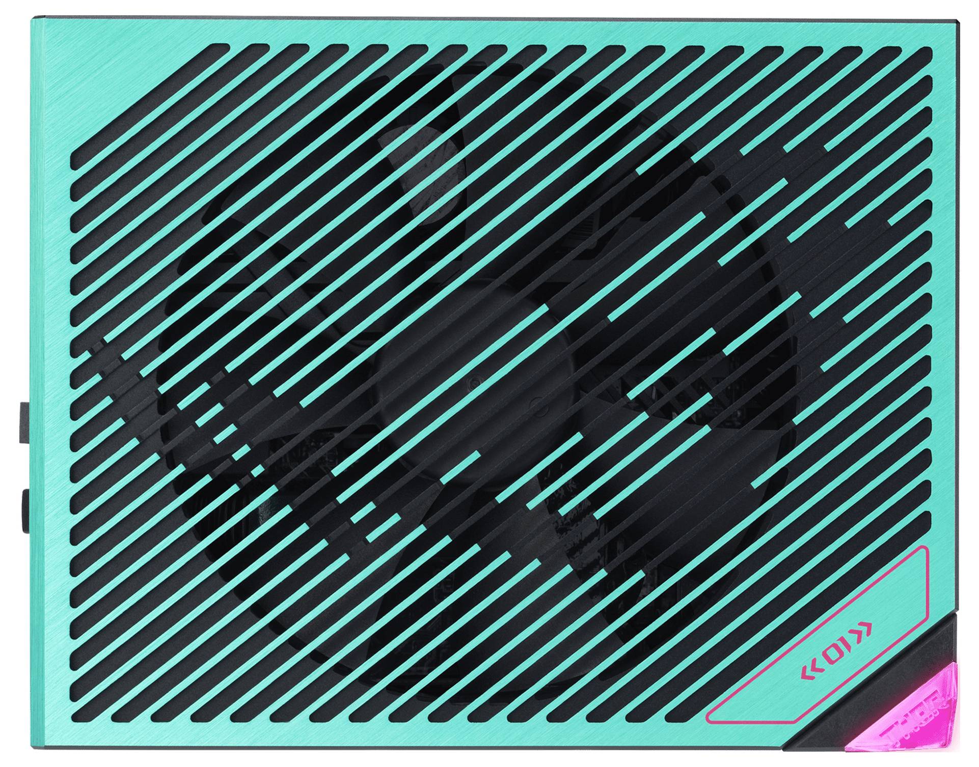 Eine Gaming-Konsole von oben mit einem diagonalen schwarzen Lüftungsgitter, das von einem türkisfarbenen Rand umrahmt ist und einen kleinen magentafarbenen Akzent in der Ecke aufweist.