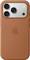 Ein Smartphone in einem orangefarbenen Gehäuse mit einem Logo auf der Rückseite, das drei Kameraobjektive und einen Blitz in der oberen linken Ecke aufweist.