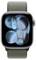 Eine Smartwatch mit einem großen, rechteckigen Display, das ein abstraktes blau-schwarzes Muster zeigt. Sie hat einen strukturierten, dunkelgrauen Armband.